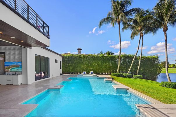 Exterior, Pool, Water