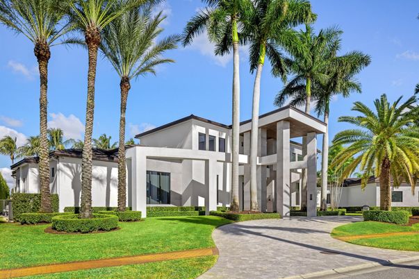 Backyard, Exterior, Facade, Modern