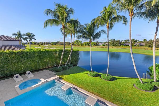 Exterior, Lake, Pool