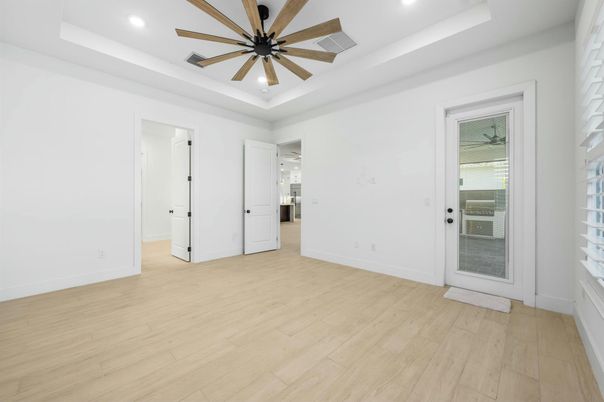 Empty room, Interior, Recessed Lighting, Wood Texture Flooring