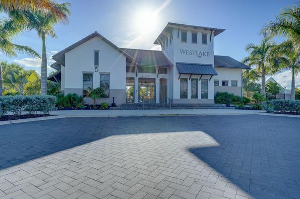 Exterior, Facade, Modern
