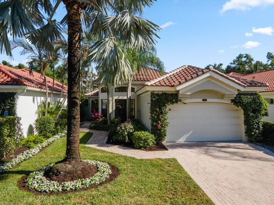Attached, Exterior, Facade, Spanish Mediterranean