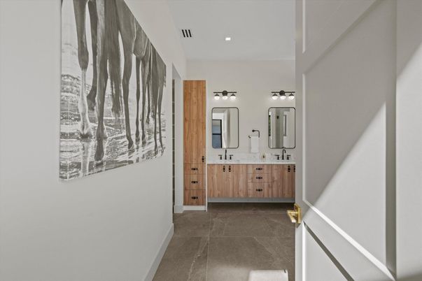 Bathroom, Dual Sink Vanities, Interior, Recessed Lighting