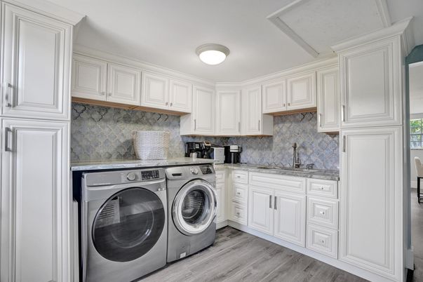 Interior, Washer, Wood Texture Flooring
