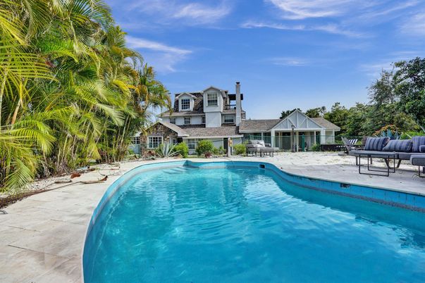 Exterior, Pool