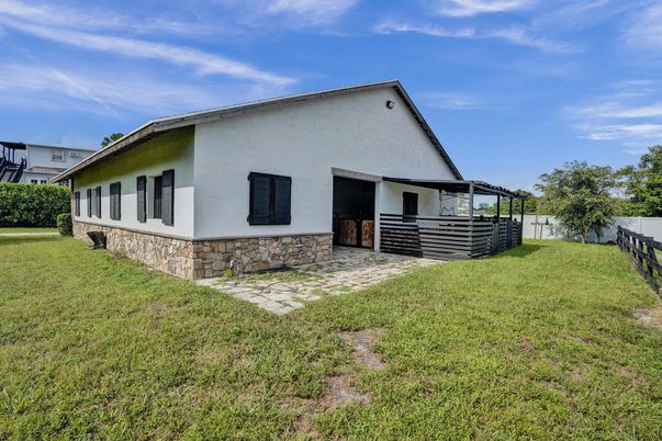 Backyard, Exterior