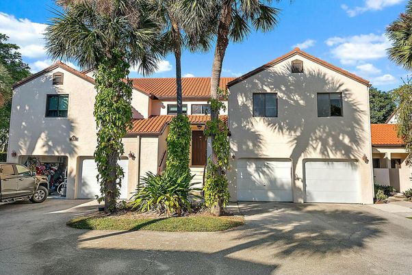 Attached, Exterior, Facade, Spanish Mediterranean