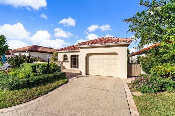 Attached, Exterior, Facade, Spanish Mediterranean