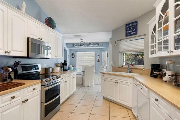 Dining room, Interior, Kitchen, Stainless Steel Appliances