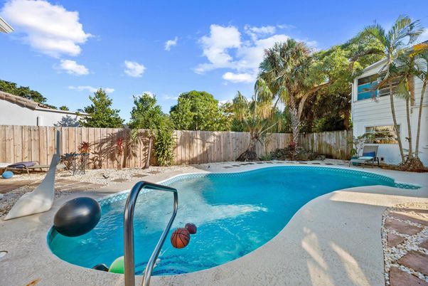 Exterior, Pool
