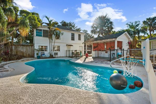 Exterior, Pool