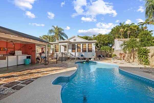 Exterior, Pool