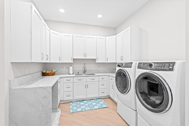 Interior, Recessed Lighting, Washer, Wood Texture Flooring