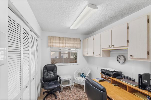 Home Office, Interior