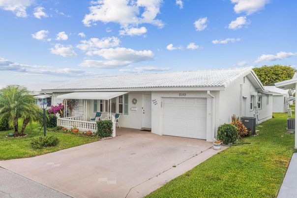 Attached, Exterior, Facade, Ranch