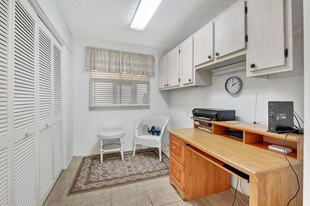 Home Office, Interior
