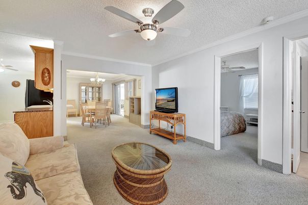 Chandelier, Dining room, Interior, Living room