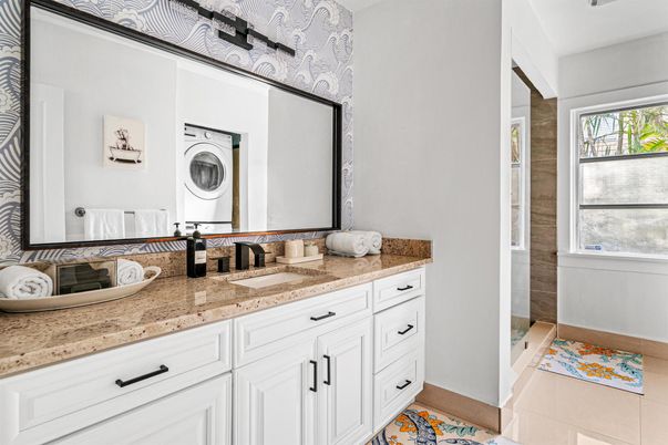 Bathroom, Dual Sink Vanities, Interior