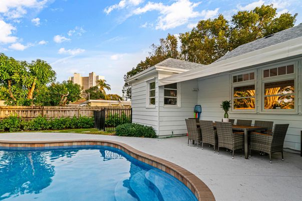 Exterior, Pool