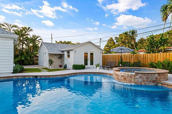 Exterior, Pool