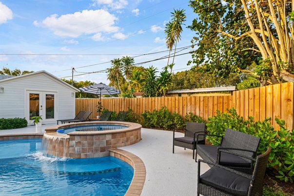 Exterior, Pool