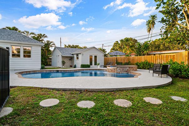 Exterior, Pool