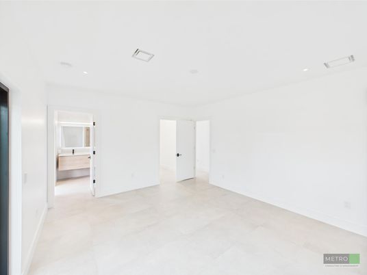 Bathroom, Empty room, Interior, Recessed Lighting
