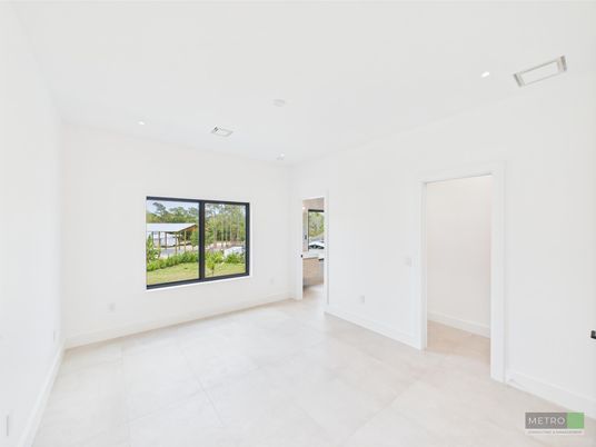 Empty room, Interior, Recessed Lighting