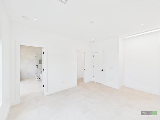 Bathroom, Empty room, Interior, Recessed Lighting