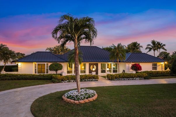 Backyard, Exterior, Facade, Ranch