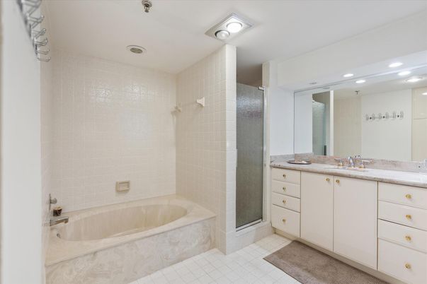 Bathroom, Interior, Recessed Lighting