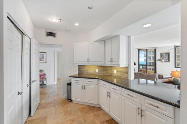 Interior, Kitchen, Recessed Lighting, Water