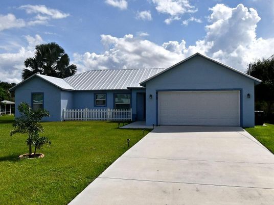 Attached, Exterior, Facade, Ranch