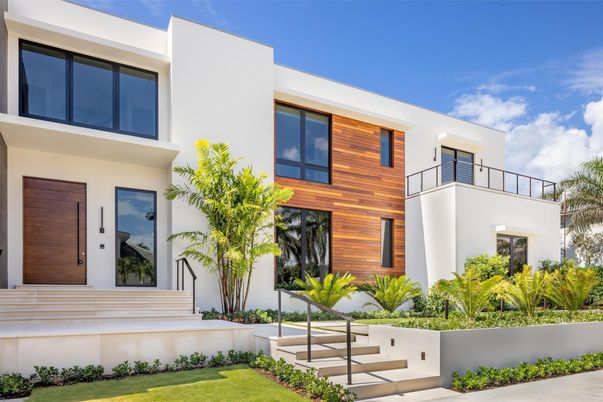 Exterior, Facade, Modern