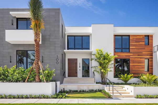 Exterior, Facade, Modern