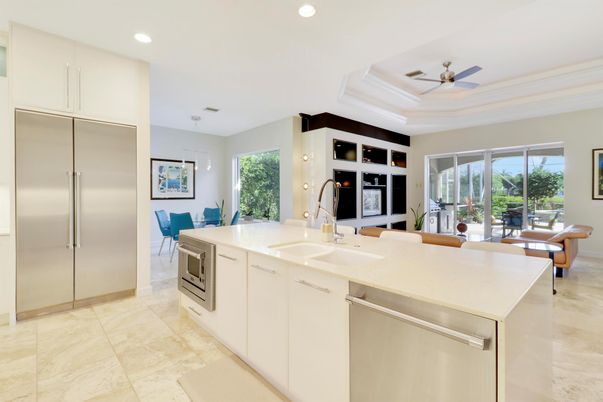 Dining room, Interior, Kitchen, Pendant Lights, Recessed Lighting, Stainless Steel Appliances