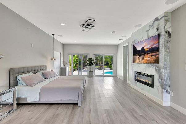 Bedroom, Fireplace, Interior, Pendant Lights, Recessed Lighting, Wood Texture Flooring