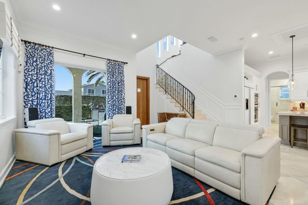 Interior, Living room, Pendant Lights, Recessed Lighting
