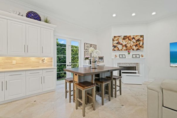 Dining room, Fireplace, Interior, Recessed Lighting, Water