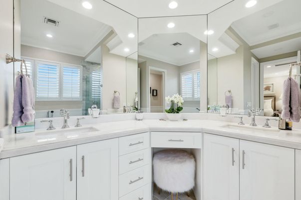 Bathroom, Dual Sink Vanities, Interior, Recessed Lighting
