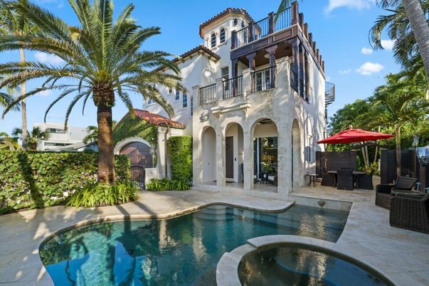 Exterior, Pool