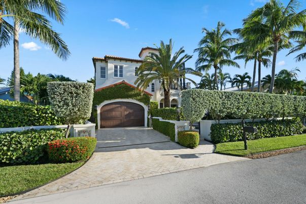 Attached, Exterior, Facade, Spanish Mediterranean
