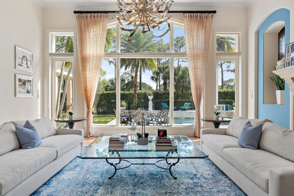 Chandelier, Interior, Living room