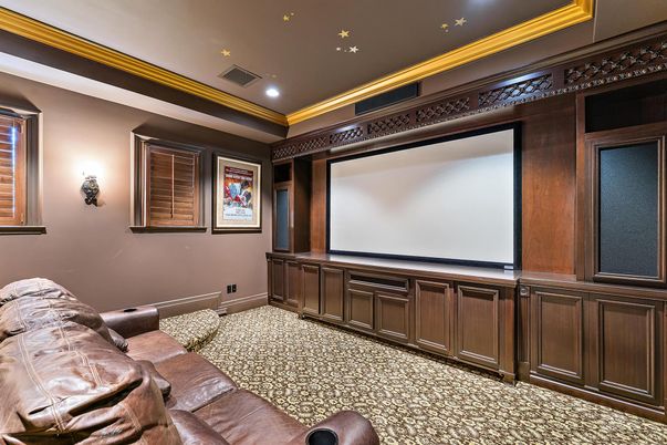 Interior, Projection Screen, Recessed Lighting, Theatre Room