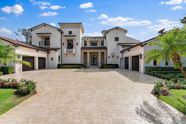 Attached, Exterior, Facade, Mediterranean