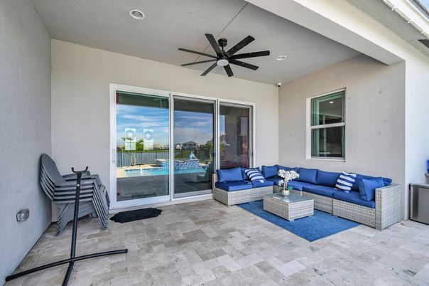 Exterior, Living room, Recessed Lighting