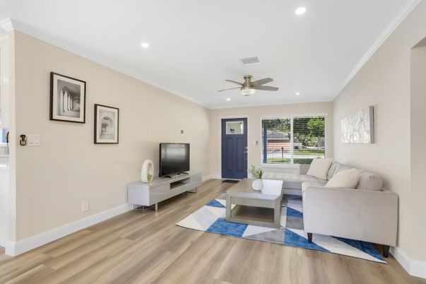 Interior, Living room, Recessed Lighting, Wood Texture Flooring