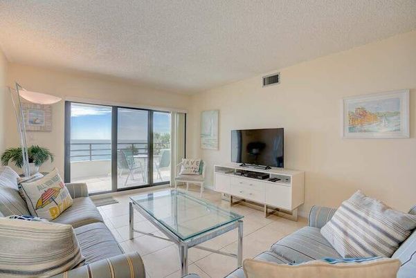 Interior, Living room, Water