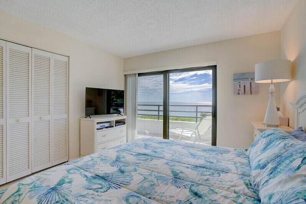 Bedroom, Interior, Water