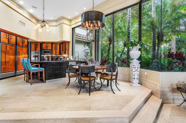 Chandelier, Dining room, Interior, Kitchen, Pendant Lights, Recessed Lighting, Stainless Steel Appliances